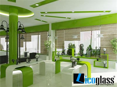 Kính màu ốp tường văn phòng 