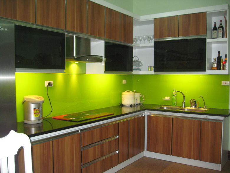 Trang trí bếp xinh với kính màu nghệ thuật